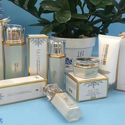 美容化妝品oem:關(guān)于夏季護膚的常見問題